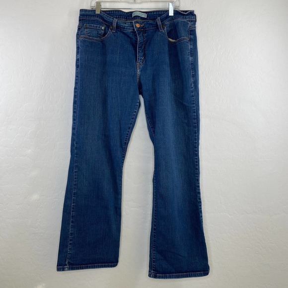 Levi's Women’s 512 Perfectly Shaping Bootcut Jeans 20 - Picture 4 of 9